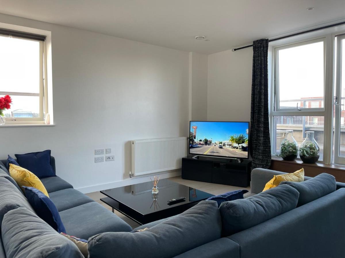 Modern & Spacious Penthouse In North London Apartment Bagian luar foto